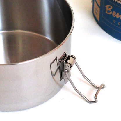 Closeup of ECOlunchbox Bento Wet Box Round stainless steel container latch